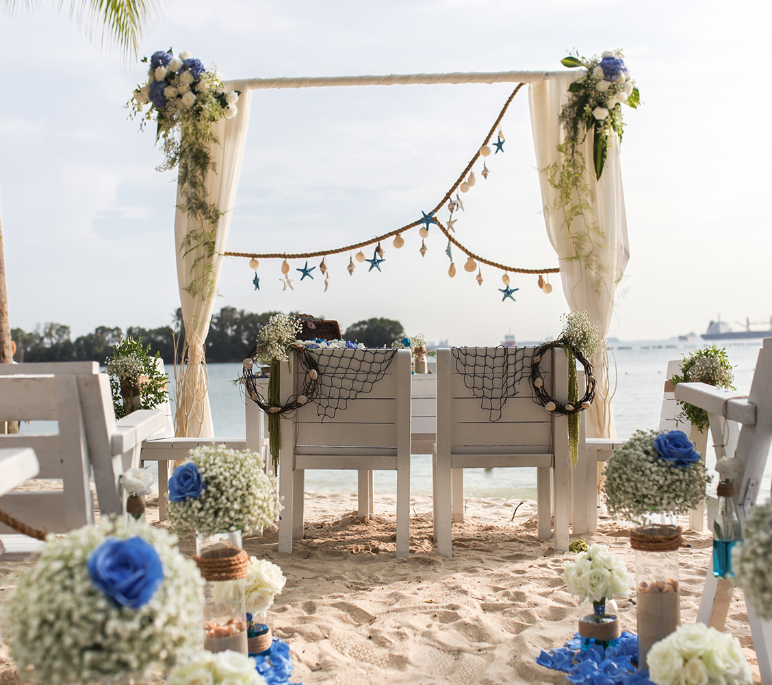 SAYING ‘I DO’ WITH THE SAND BETWEEN YOUR TOES, AND WIND IN YOUR HAIR