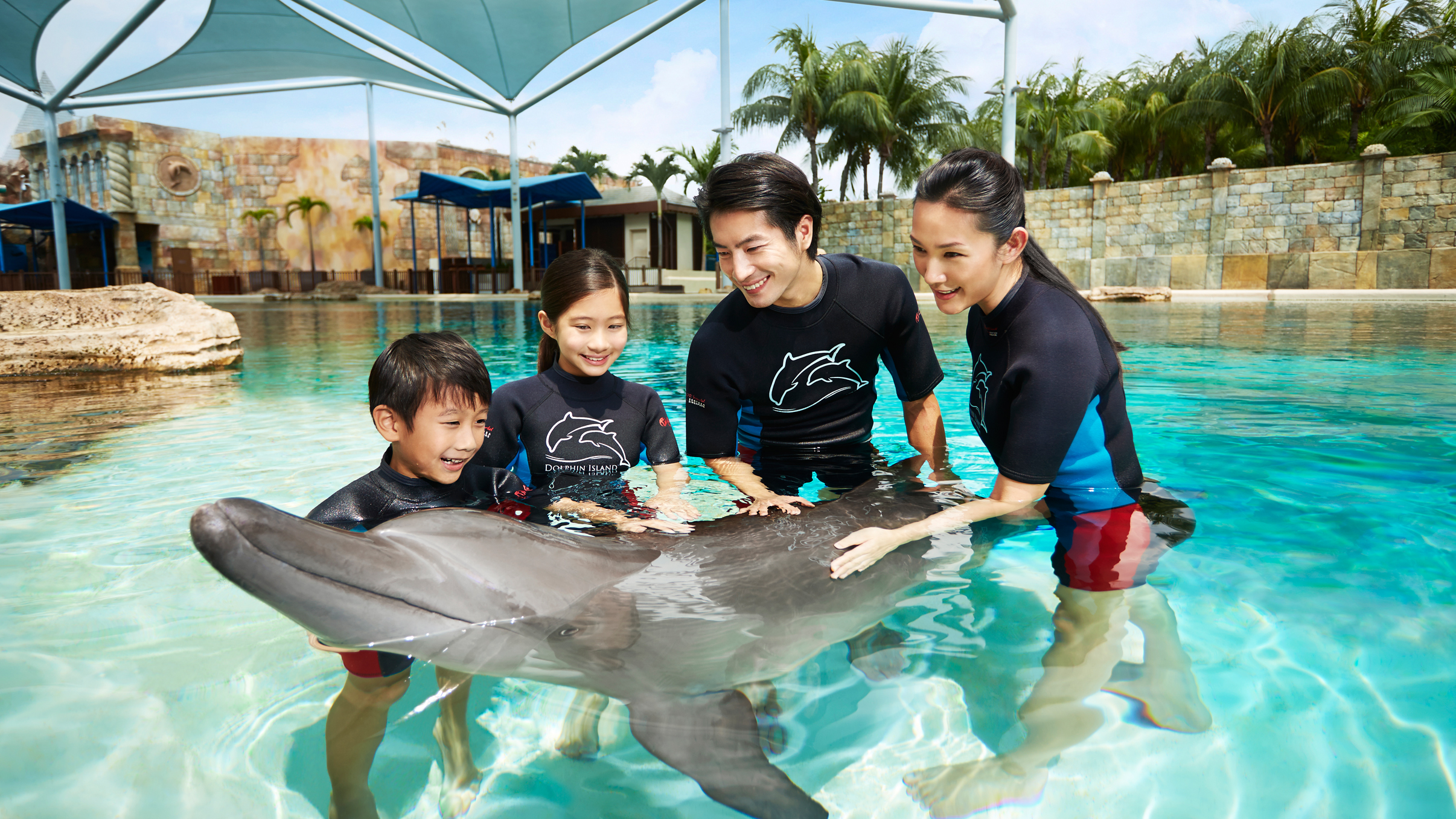 Family with dolphin at Dolphin Island