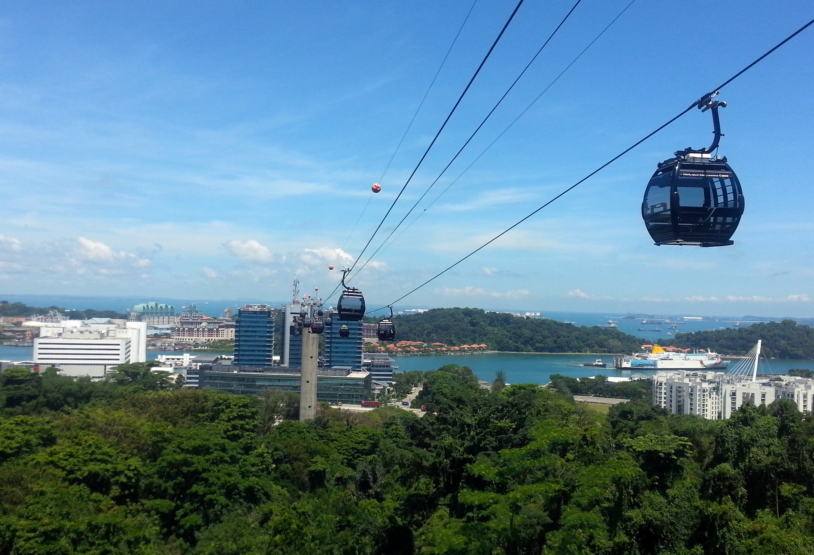Exploring CBD and Keppel Bay by Cable Car