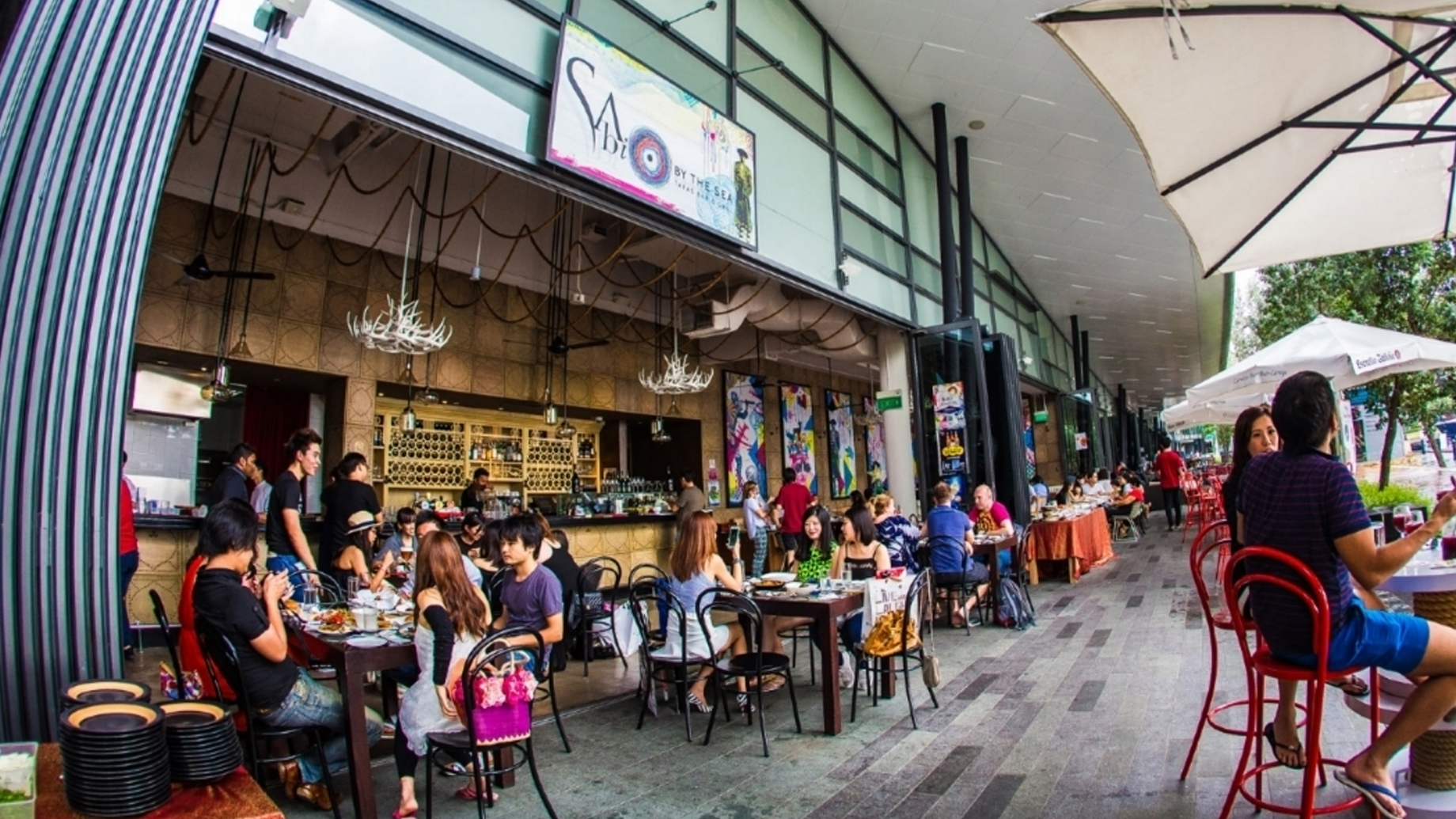 Patrons at Sabio By The Beach